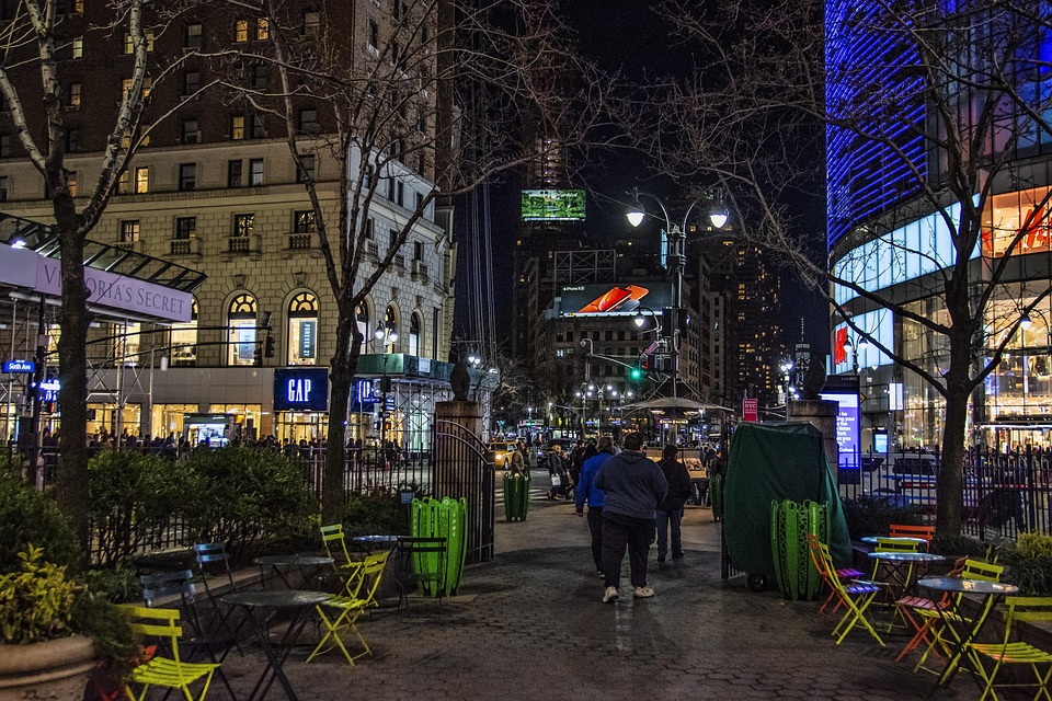 Rynek pracy USA: Ten sektor pędzi. Szanse dla Polaków w NY.